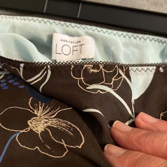 Ann Taylor lined skirt with zipper on side. Vintage like new. - Picture 2 of 2